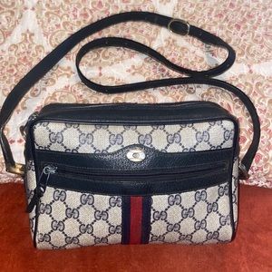 Gucci supreme shoulder bag !!flash sale !!!